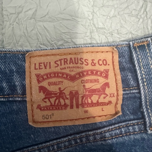 Levi shorts - Picture 2 of 4